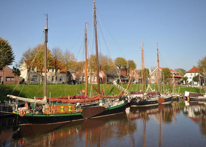 Nr 80 - Deichstrasse Naehe Yachthafen * Carolinensiel