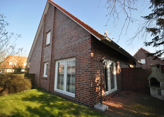 Nr 80 - Deichstrasse Naehe Yachthafen Nyaraló Carolinensiel